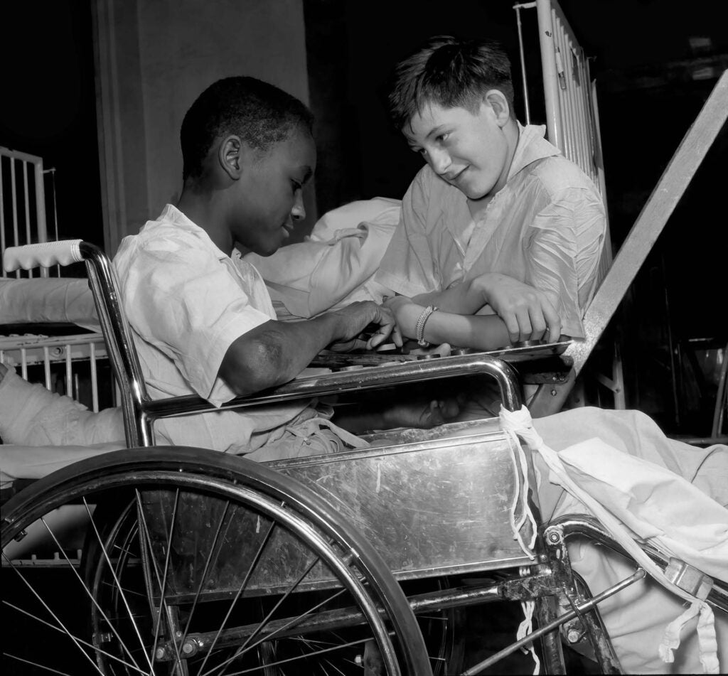 1950: SLCH patients conversing